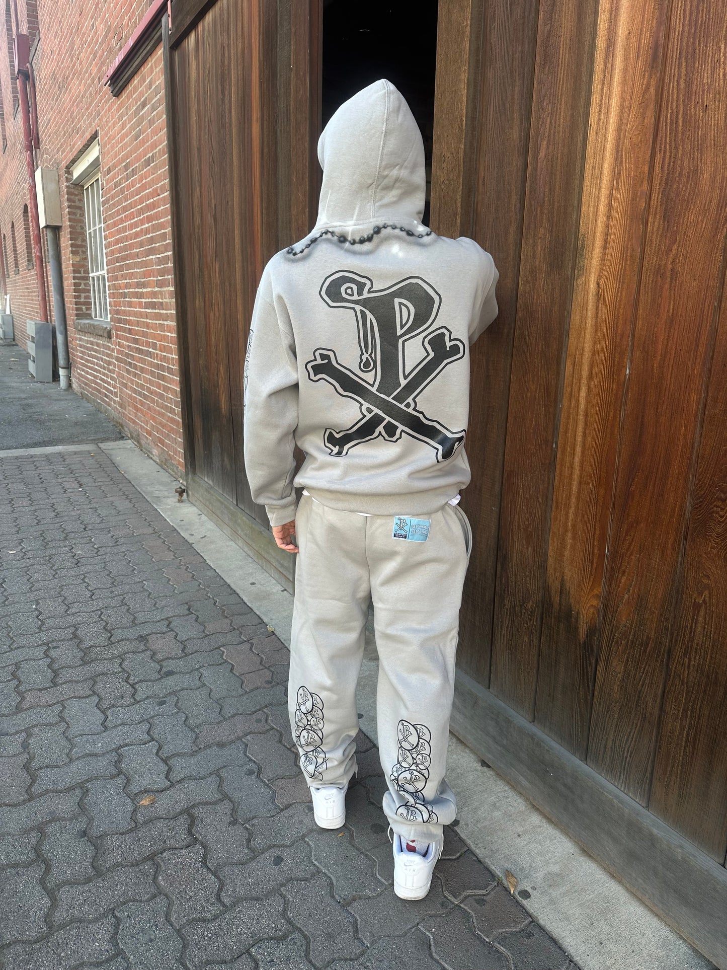 “FLOATING ROSARY” hoodie